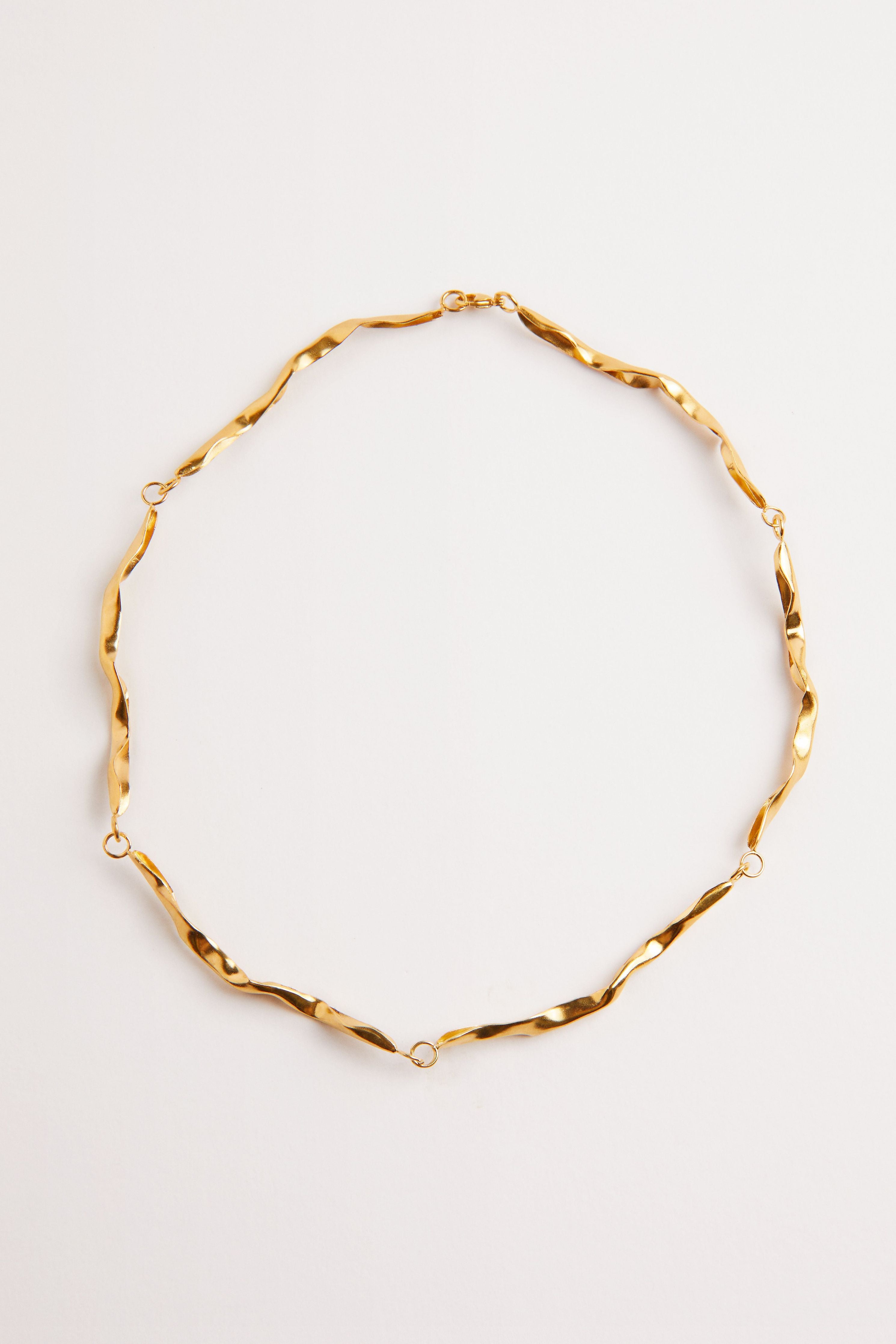 TRAMA CHOKER