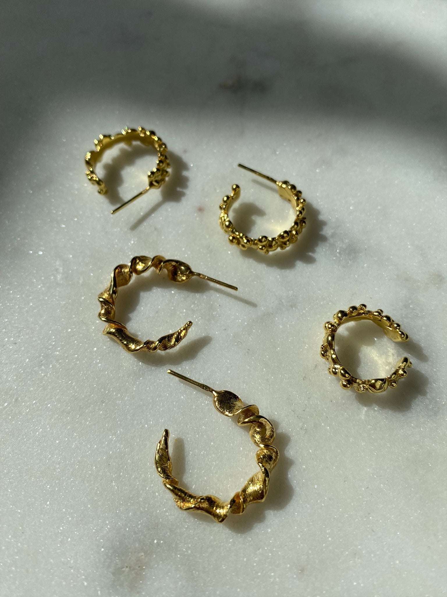 Céleste Deux Small Hoop Earrings Gold