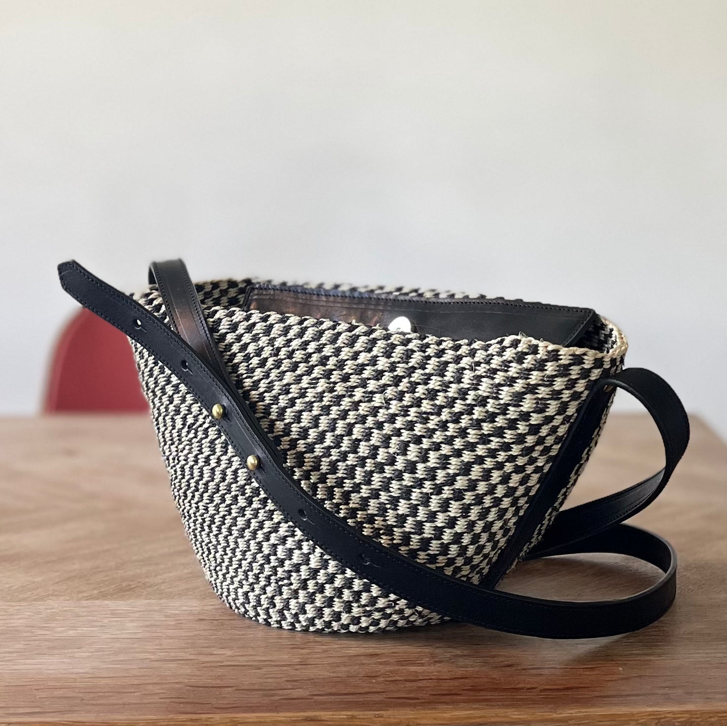 Crossbody Basket Black