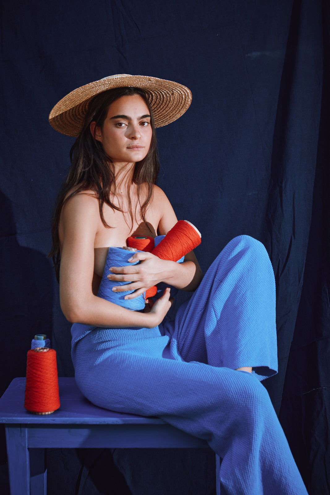 LOUISA Cropped Pants in Organic Cotton - Cyan Blue