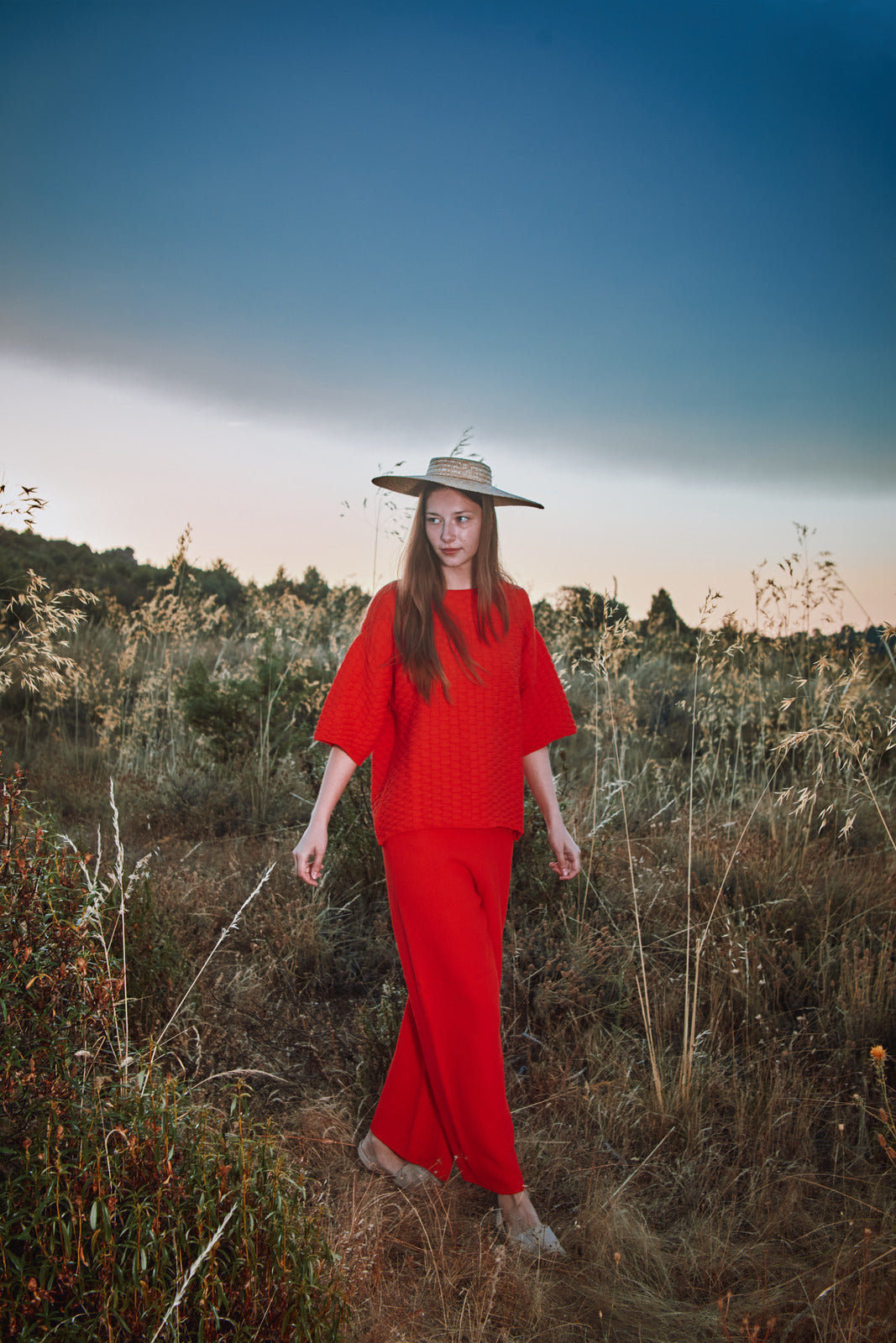 LOUISA Cropped Pants in Organic Cotton - Red