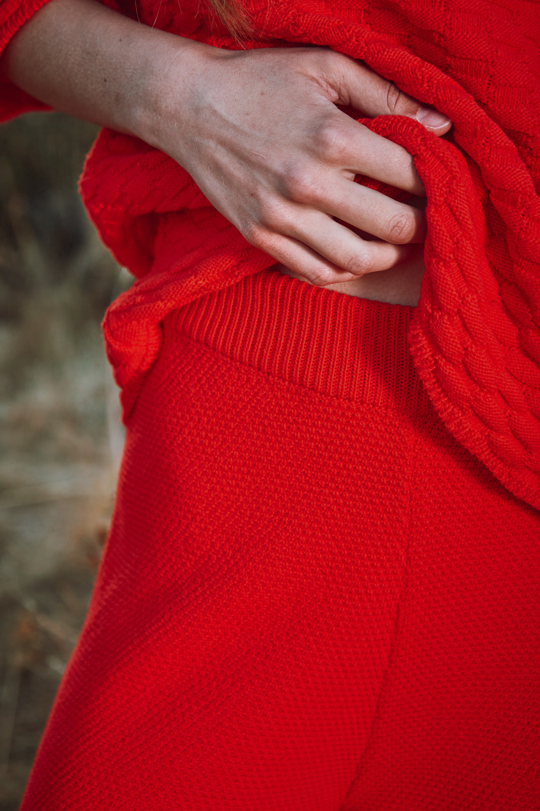 LOUISA Cropped Pants in Organic Cotton - Red