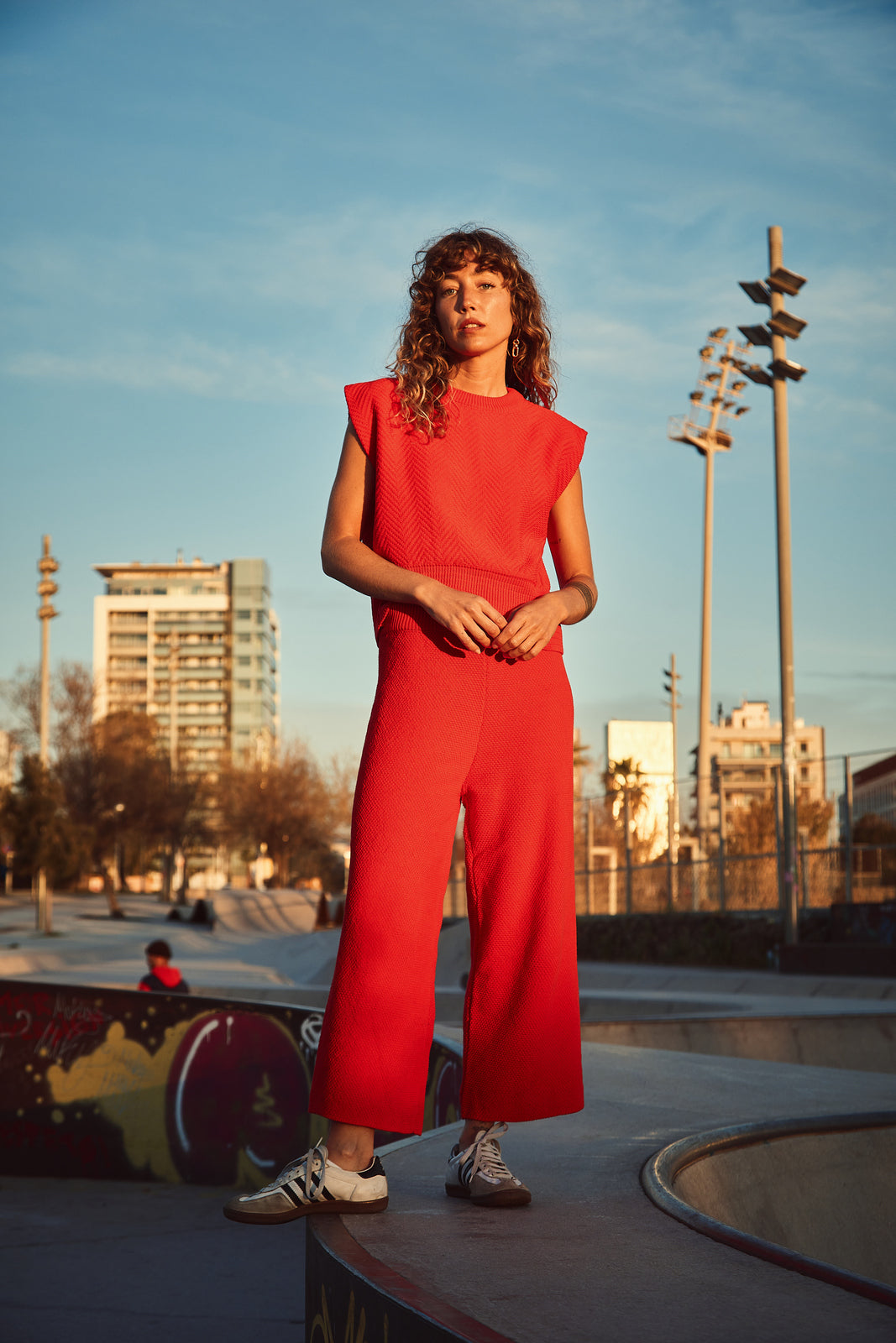 LOUISA Cropped Pants in Organic Cotton - Red