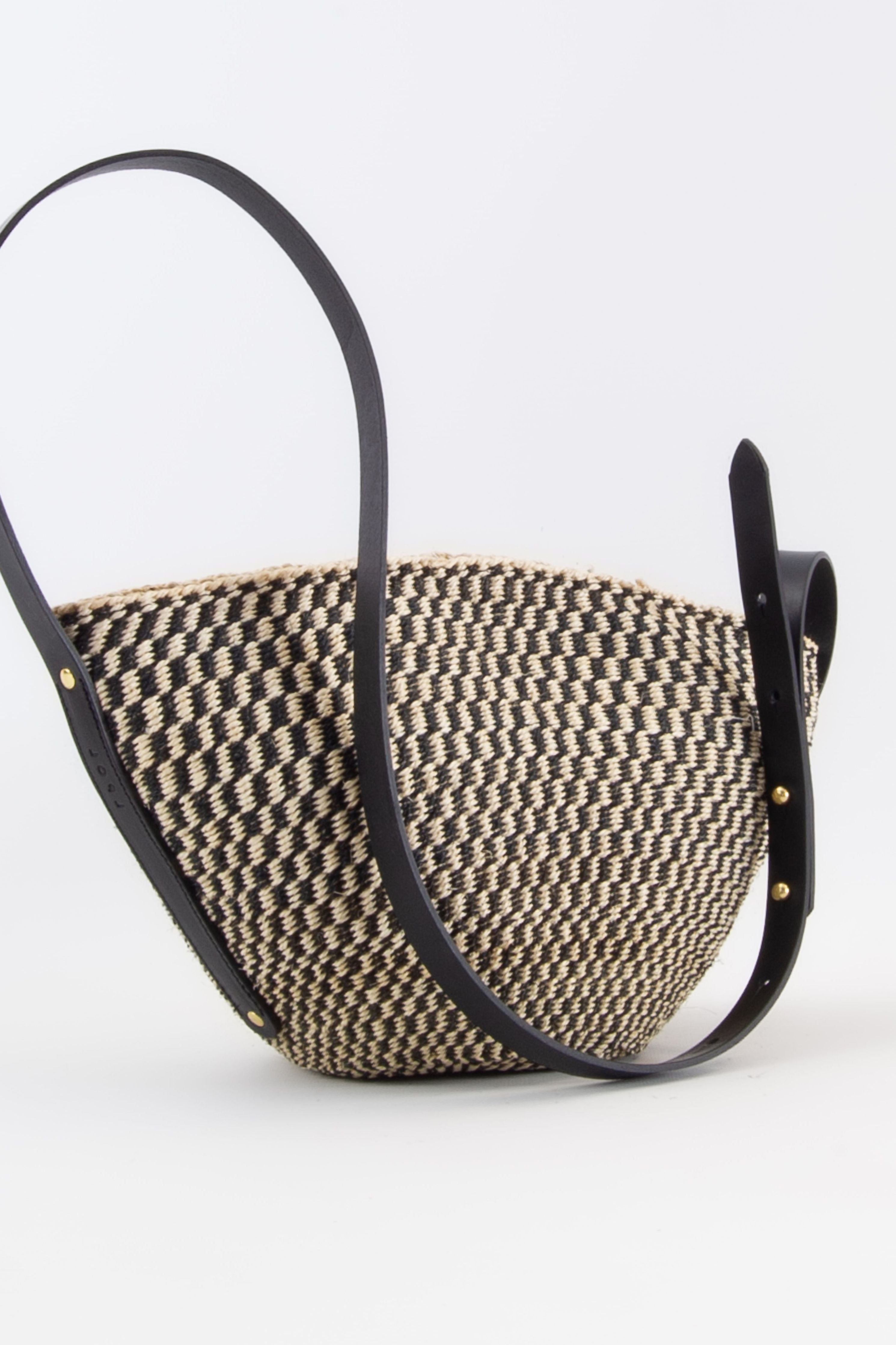Crossbody Basket Black