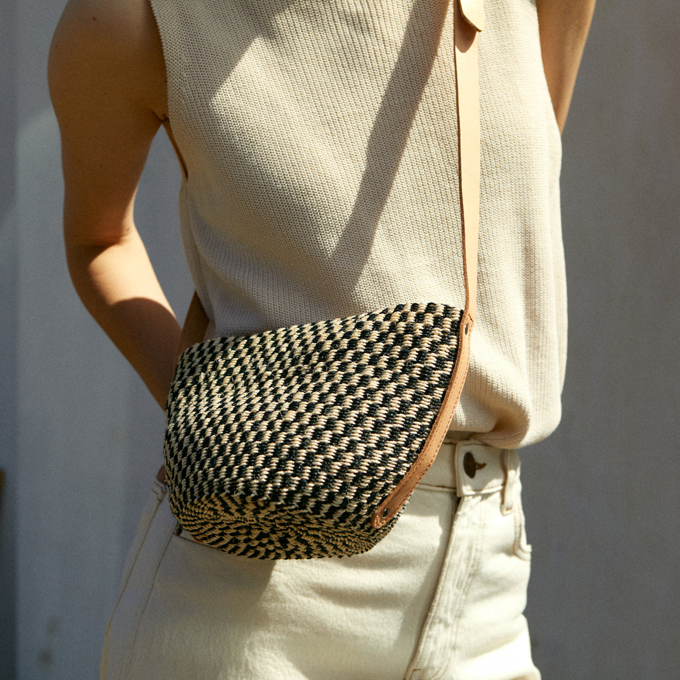 Crossbody Basket Black