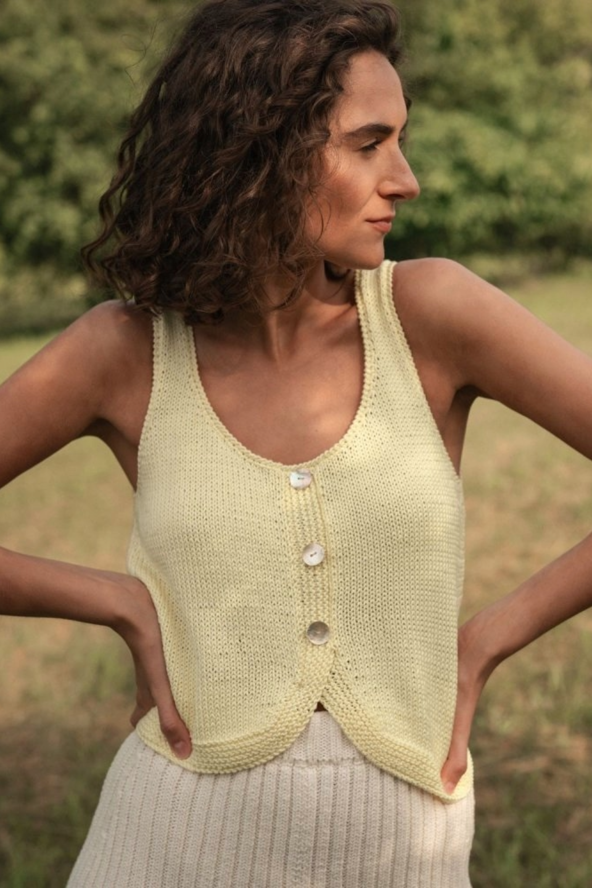 Vėdrynas: Butter Yellow Cotton Top