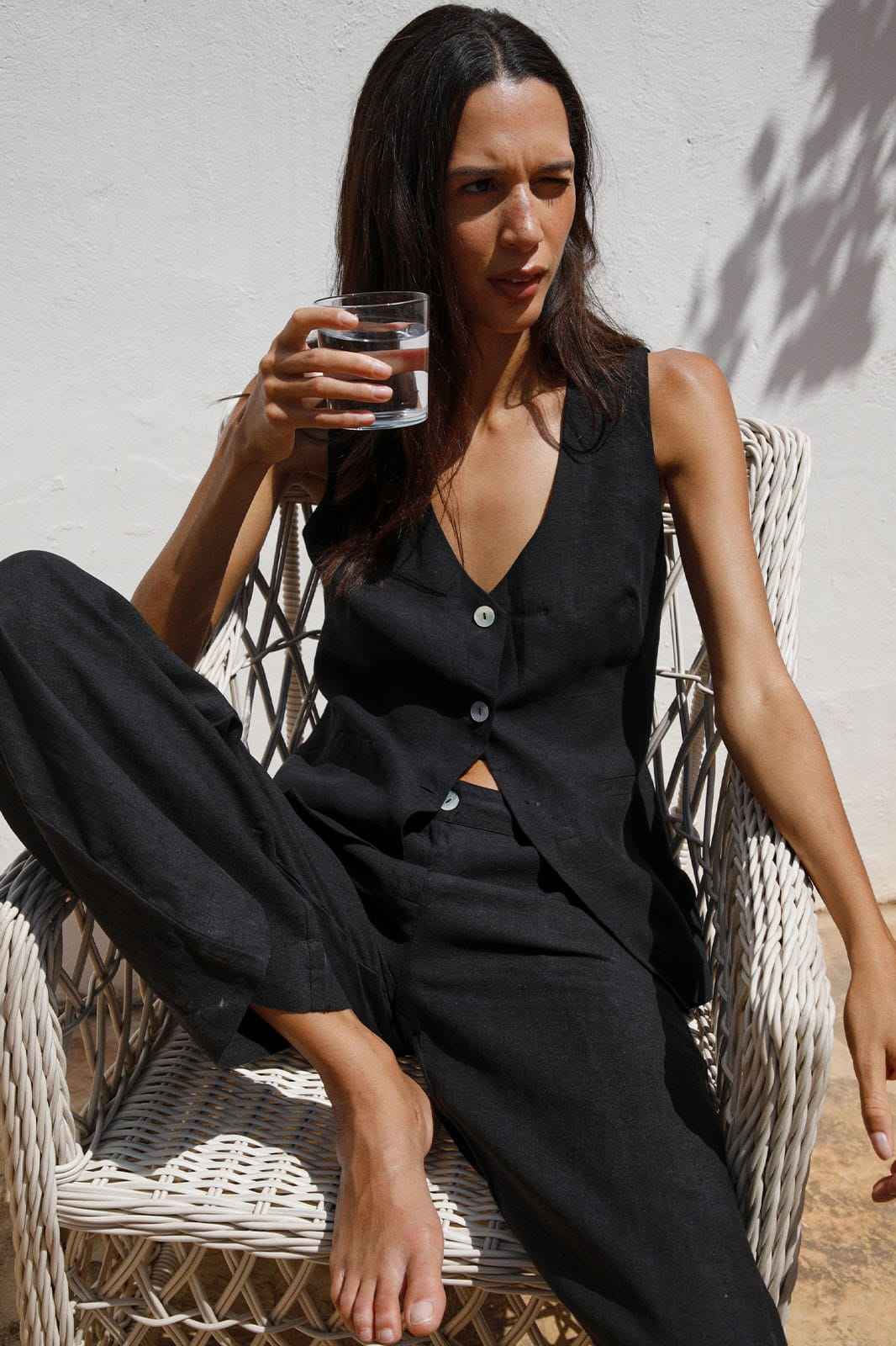 The Willow Wide-Leg Pleated Linen Trousers in black