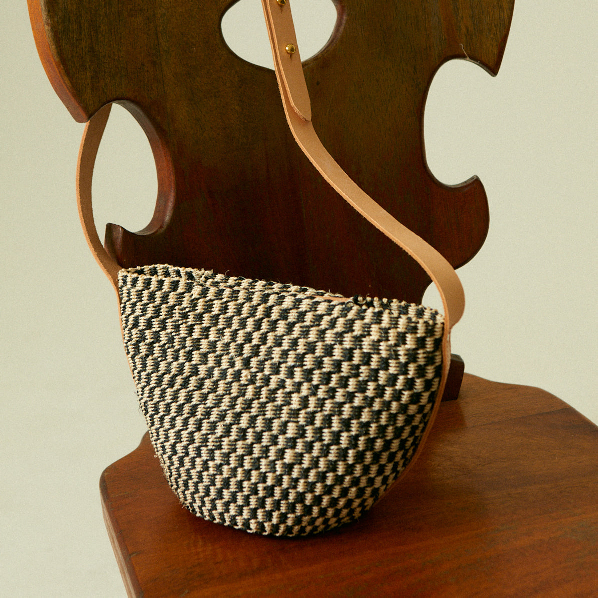 Crossbody Basket Natural