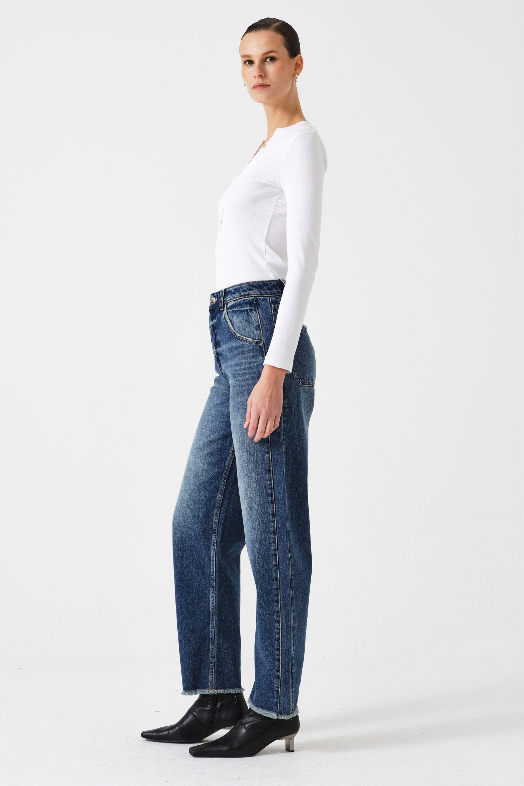 Bo Barrel Leg Jean in Phoenix