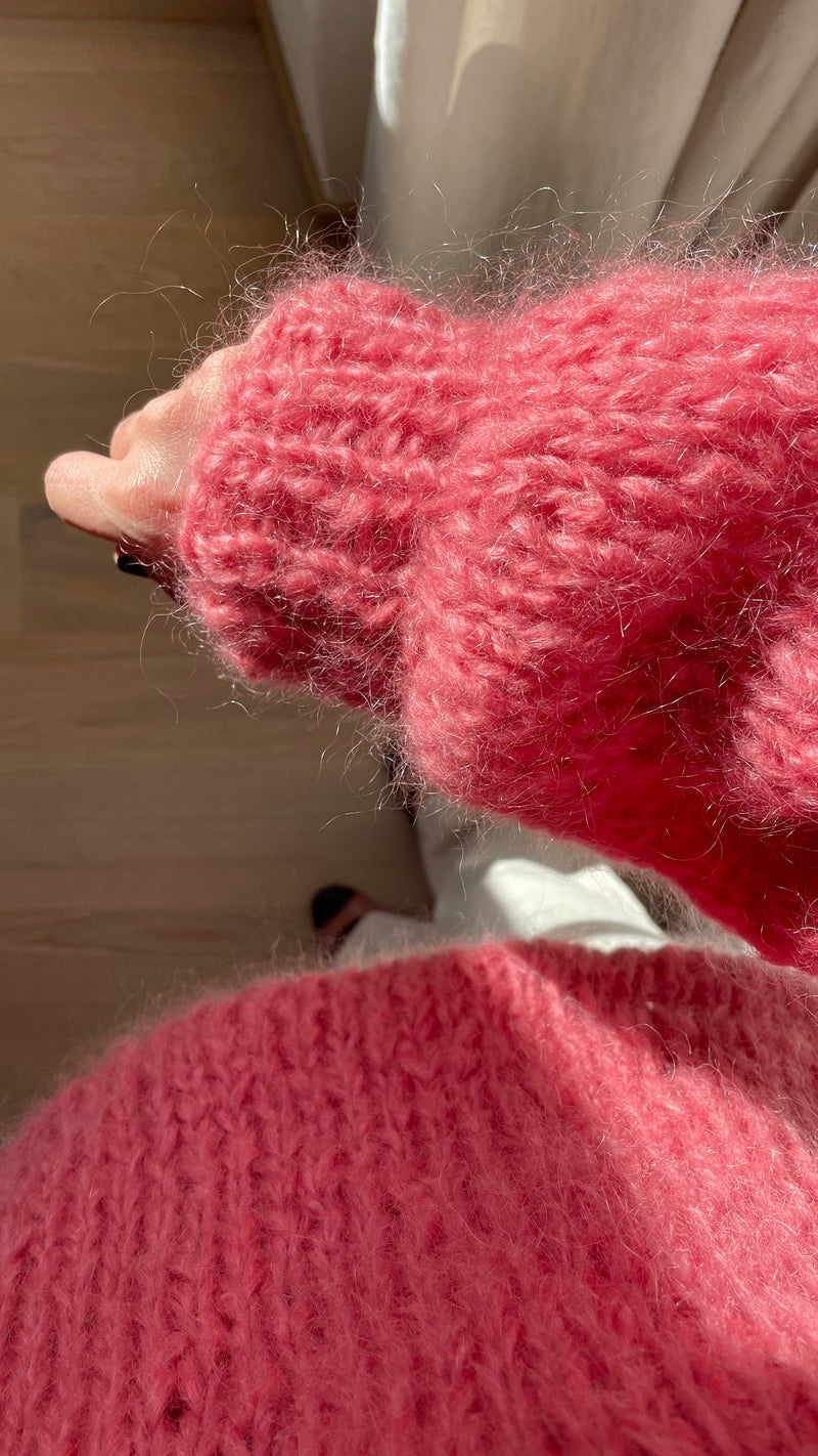 Mohair and wool sweater, oversized fit, chunky mohair, handmade out of premium Italian yarn, in a blush pink color. Worldwide shipping.