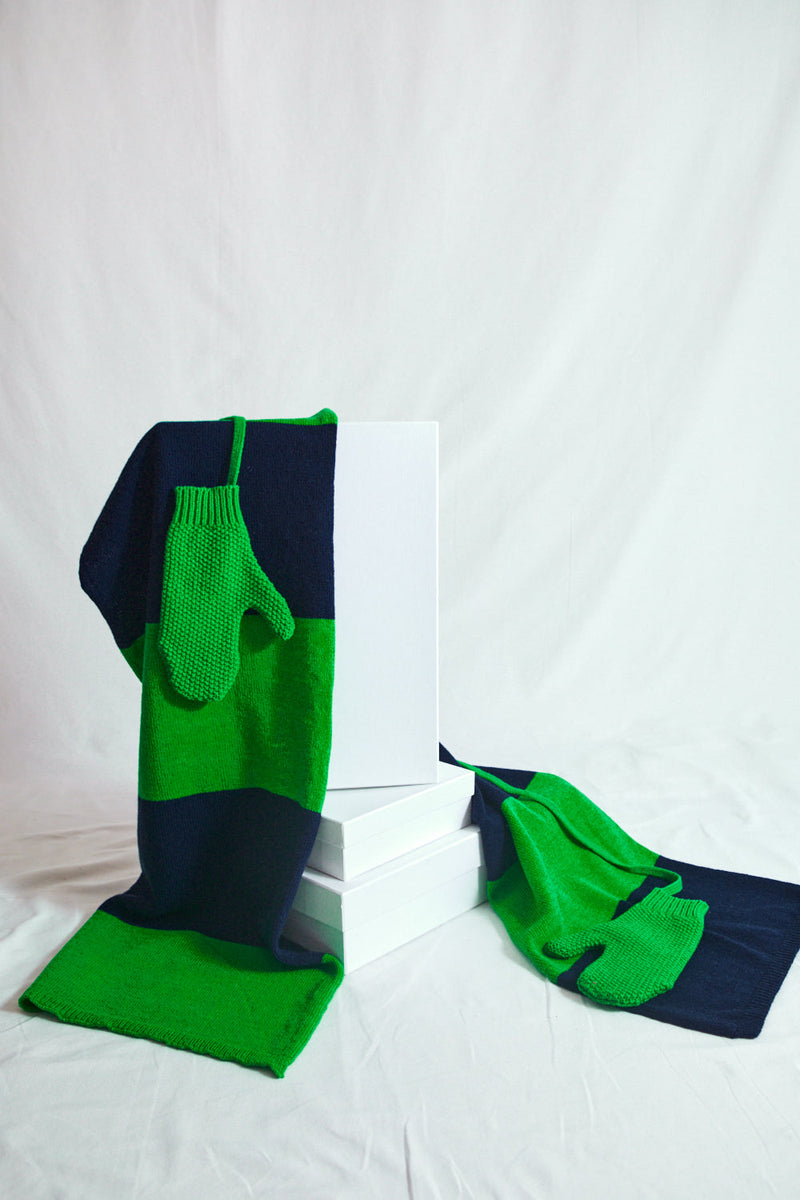 SOLANGE Mega Scarf in Merino Wool - Navy-Parrot-Green