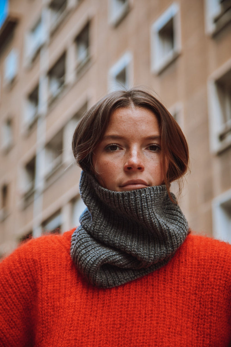 AMANDINE Neckwarmer Scarf in Merino Wool - Ash Grey - Spanish Merino Wool Cardigan - L'Envers