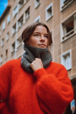 AMANDINE Neckwarmer Scarf in Merino Wool - Ash Grey - Spanish Merino Wool Cardigan - L'Envers