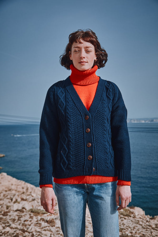 ANNIE V-Neck Cable Cardigan in Merino Wool - Navy - 100% cruelty-free merino wool - sustainable knitwear-  Spanish Merino Wool Cardigan - L'Envers
