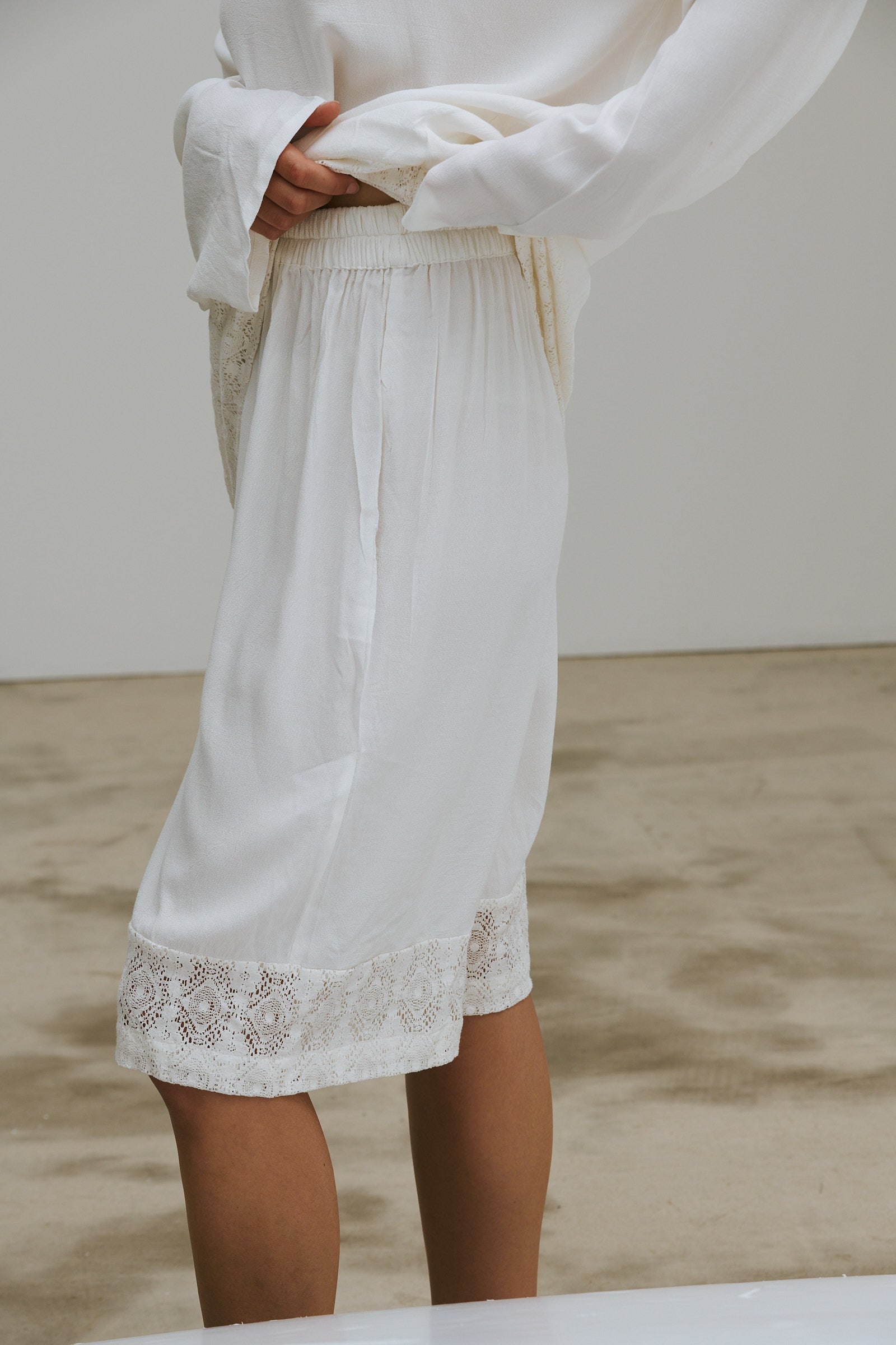 LACE COTTON BERMUDA SHORTS