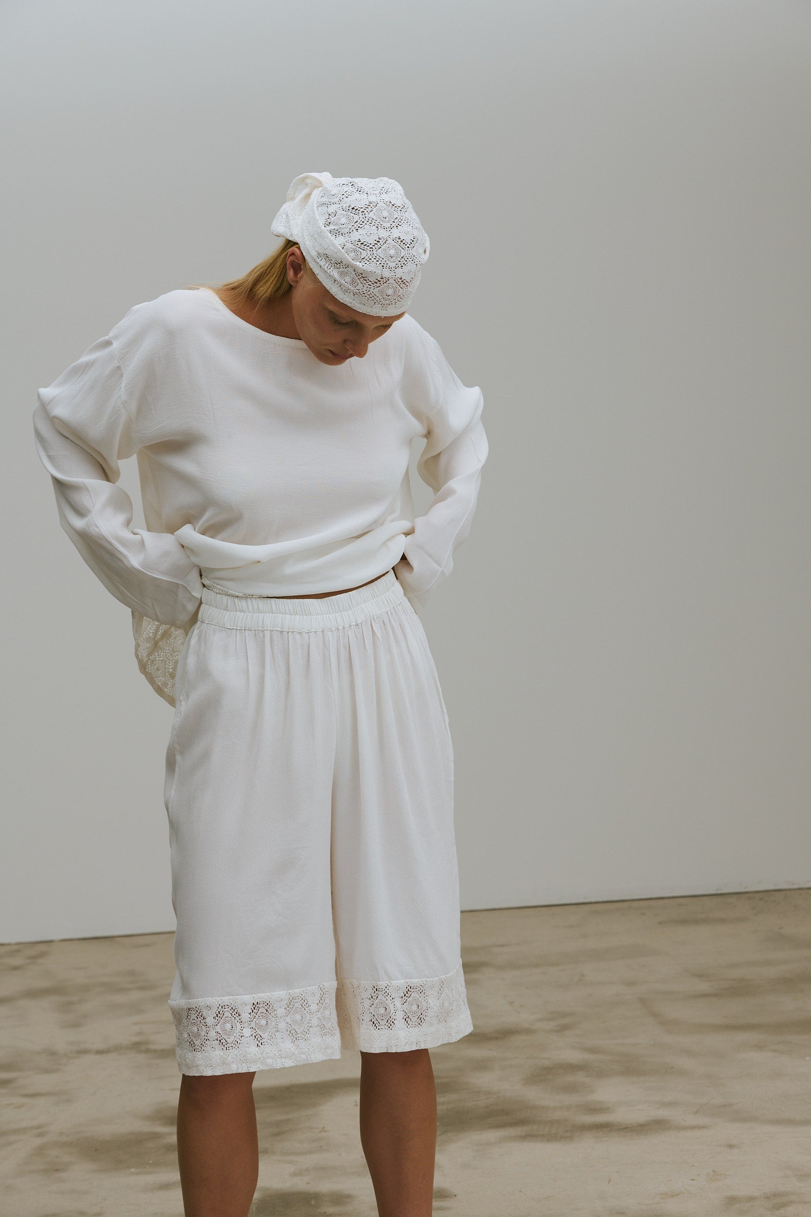 LACE COTTON BERMUDA SHORTS