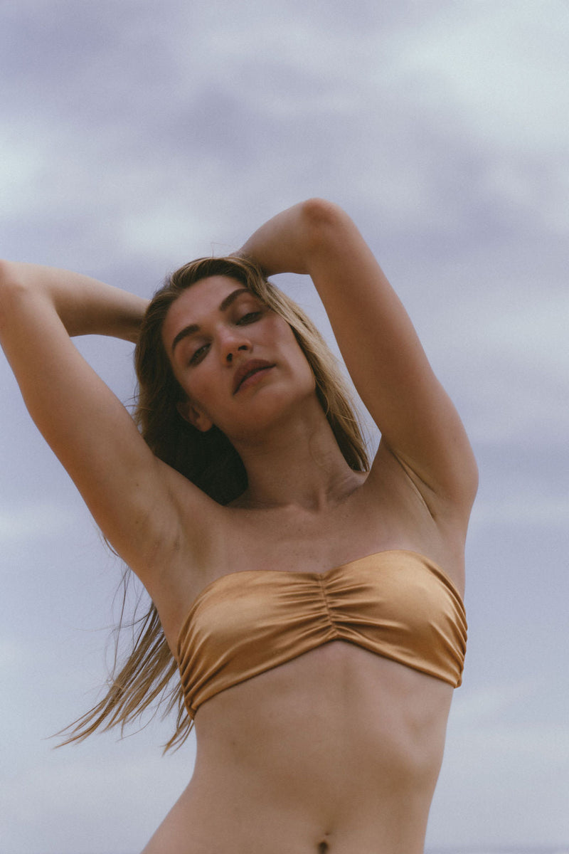 Bare Bikini, gold