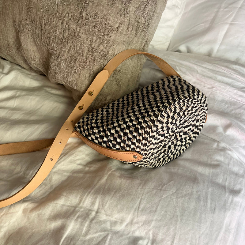 Crossbody Basket Natural