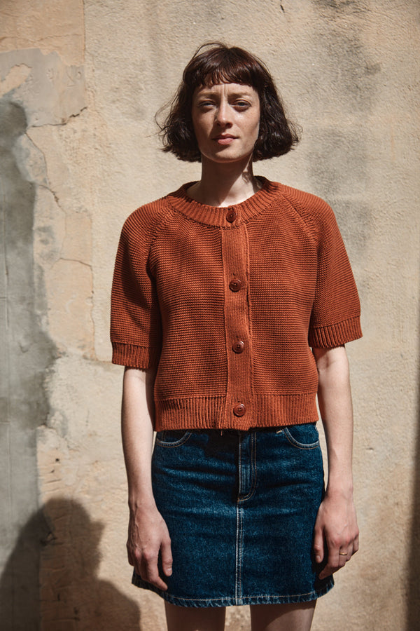 CLARISSE Short-Sleeve Cardigan in Organic Cotton - Earth Red