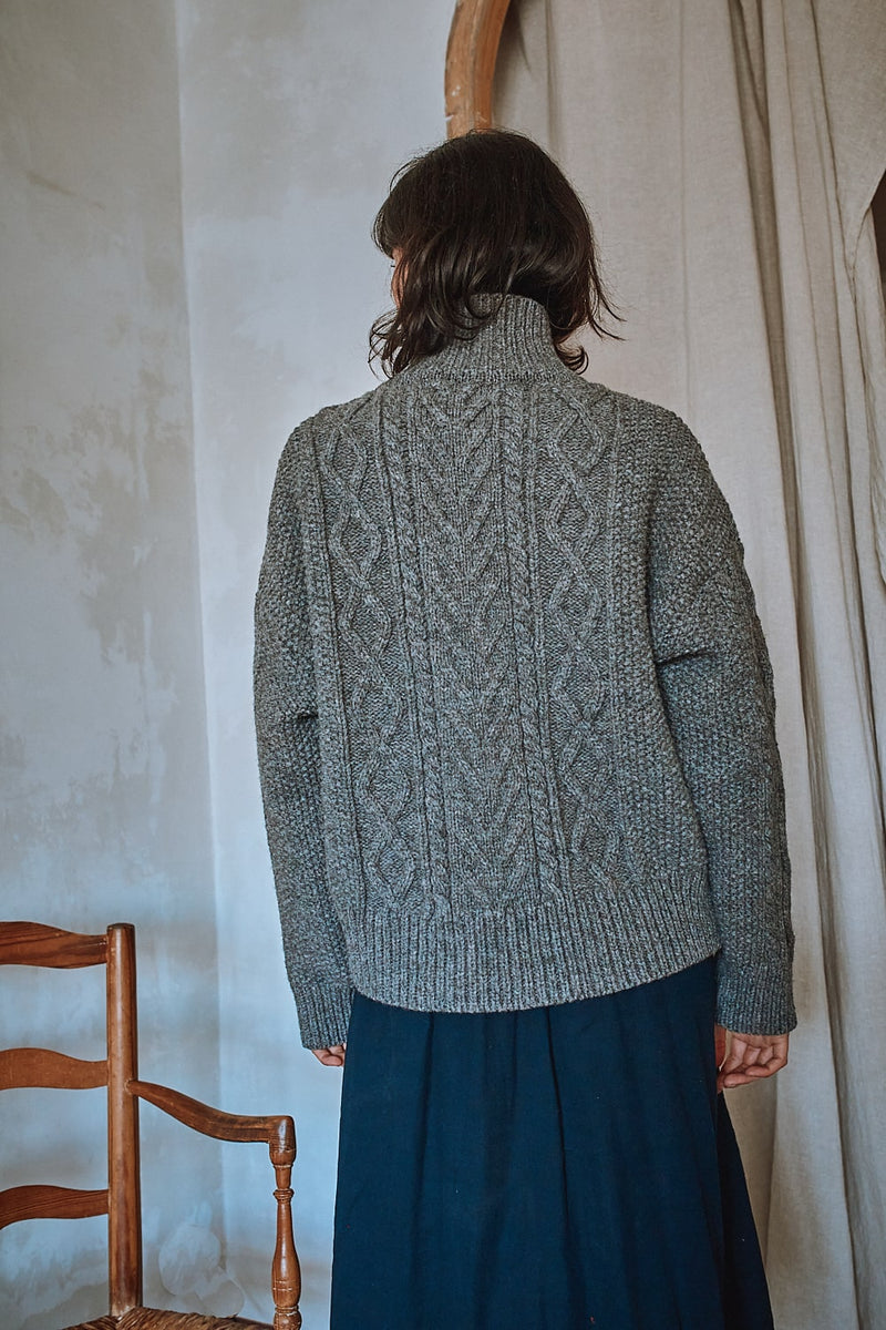 GWENAELLE Irish Cable Sweater in Merino Wool - Ash Grey | L'Envers