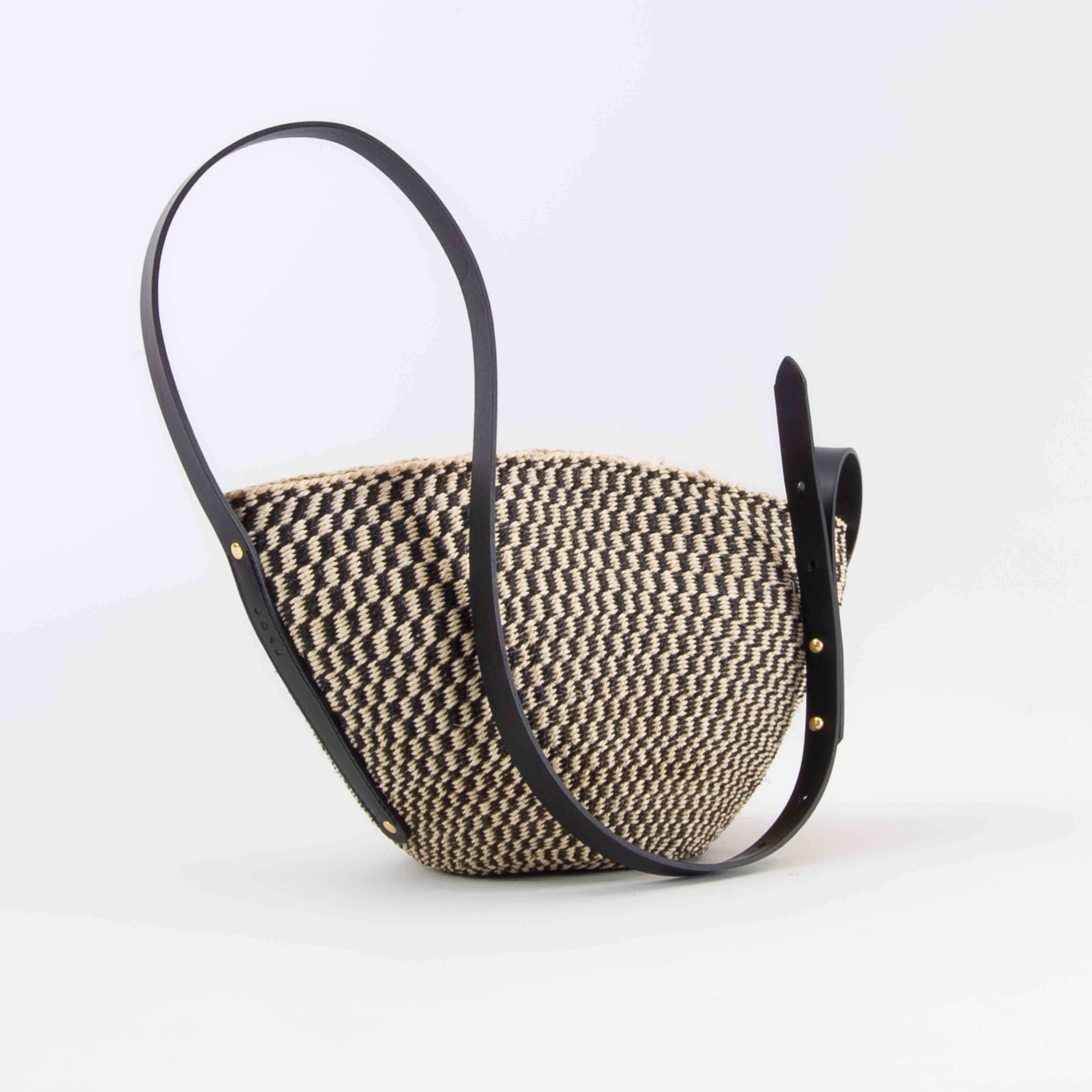 Crossbody Basket Black