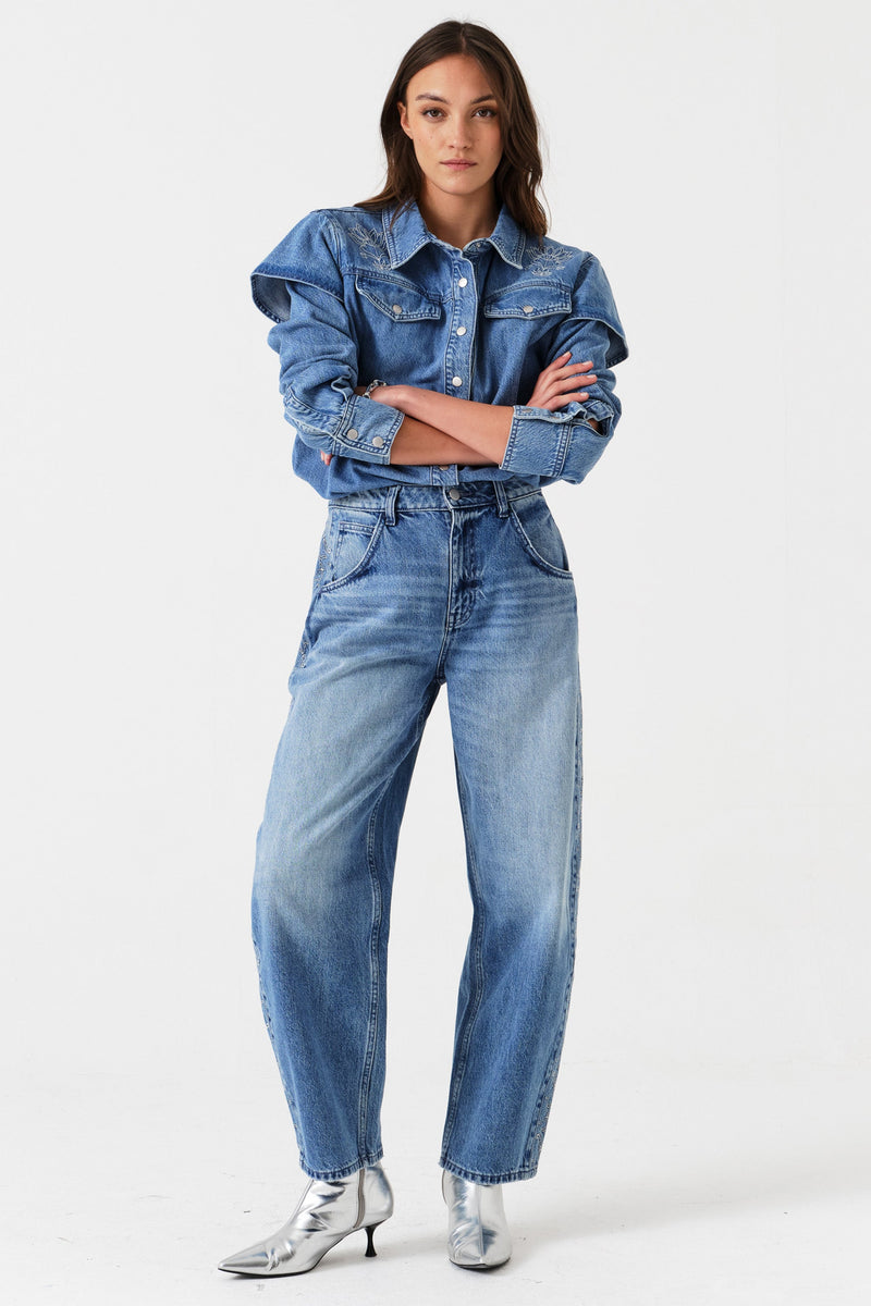 Bo Barrel Leg Embroidered Jean in Malibu