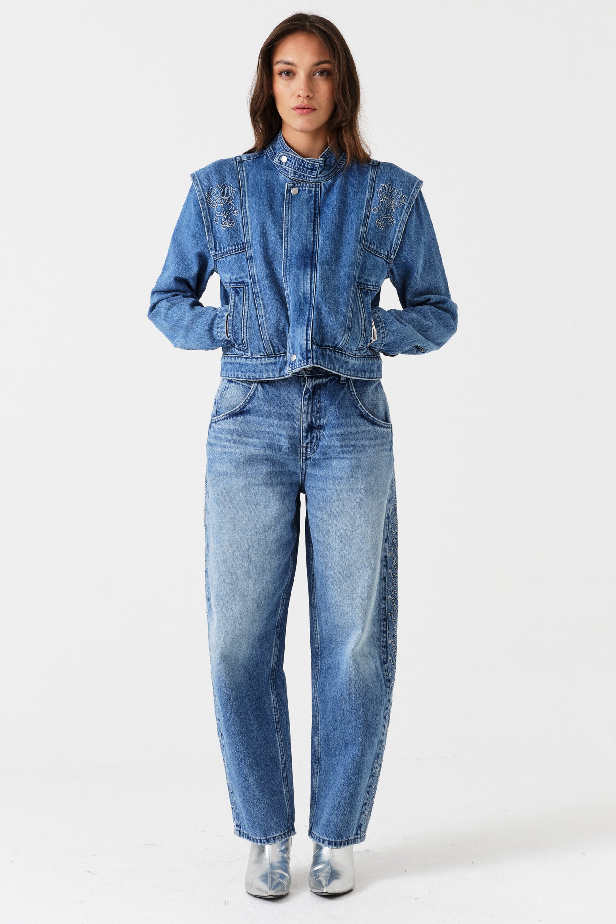 Bo Barrel Leg Embroidered Jean in Malibu