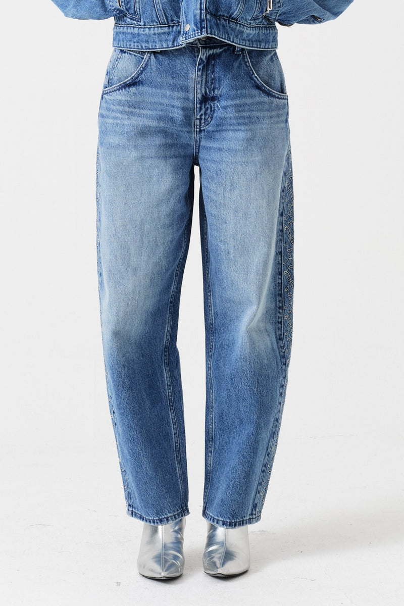 Bo Barrel Leg Embroidered Jean in Malibu