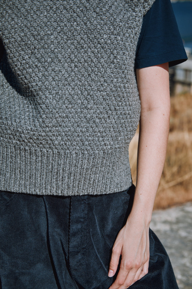 MAIA Sleeveless Sweater in Merino Wool - Ash Grey, 100% cruelty-free and sustainable knitwear - L'envers