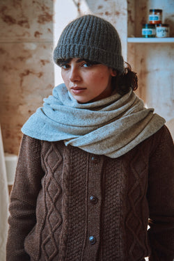 SOLANGE Mega Scarf in Merino Wool - Beige - 100% cruelty- free and sustainable knitwear - L'envers 