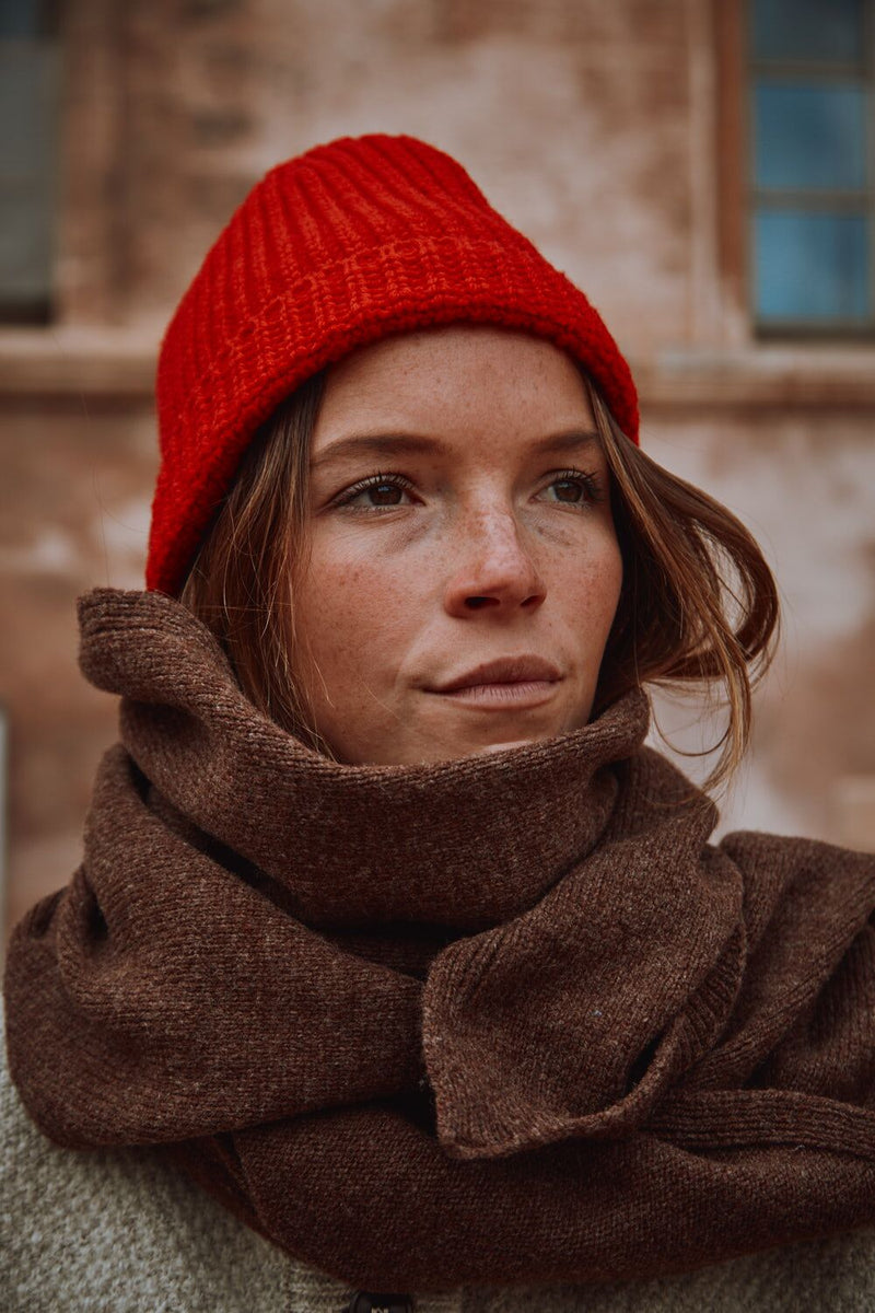 SOLANGE Mega Scarf in Merino Wool - Chocolate - 100% cruelty- free and sustainable knitwear - L'envers 