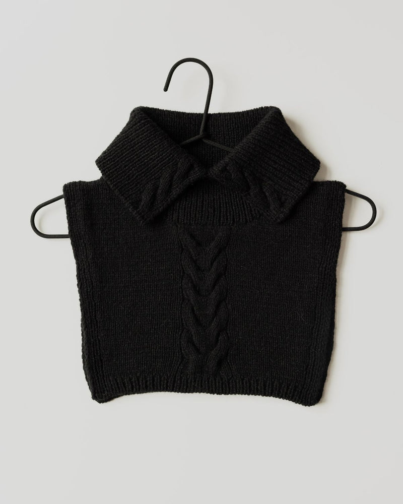 Pynė: Black Alpaca Wool Neckwarmer