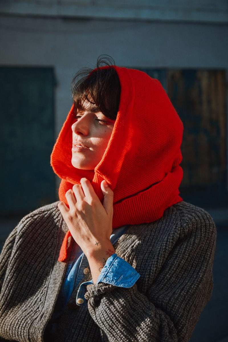 ROMANE 2-in-1 Scarf-Hat in Merino Wool - Red - 100% cruelty- free and sustainable knitwear - L'envers 