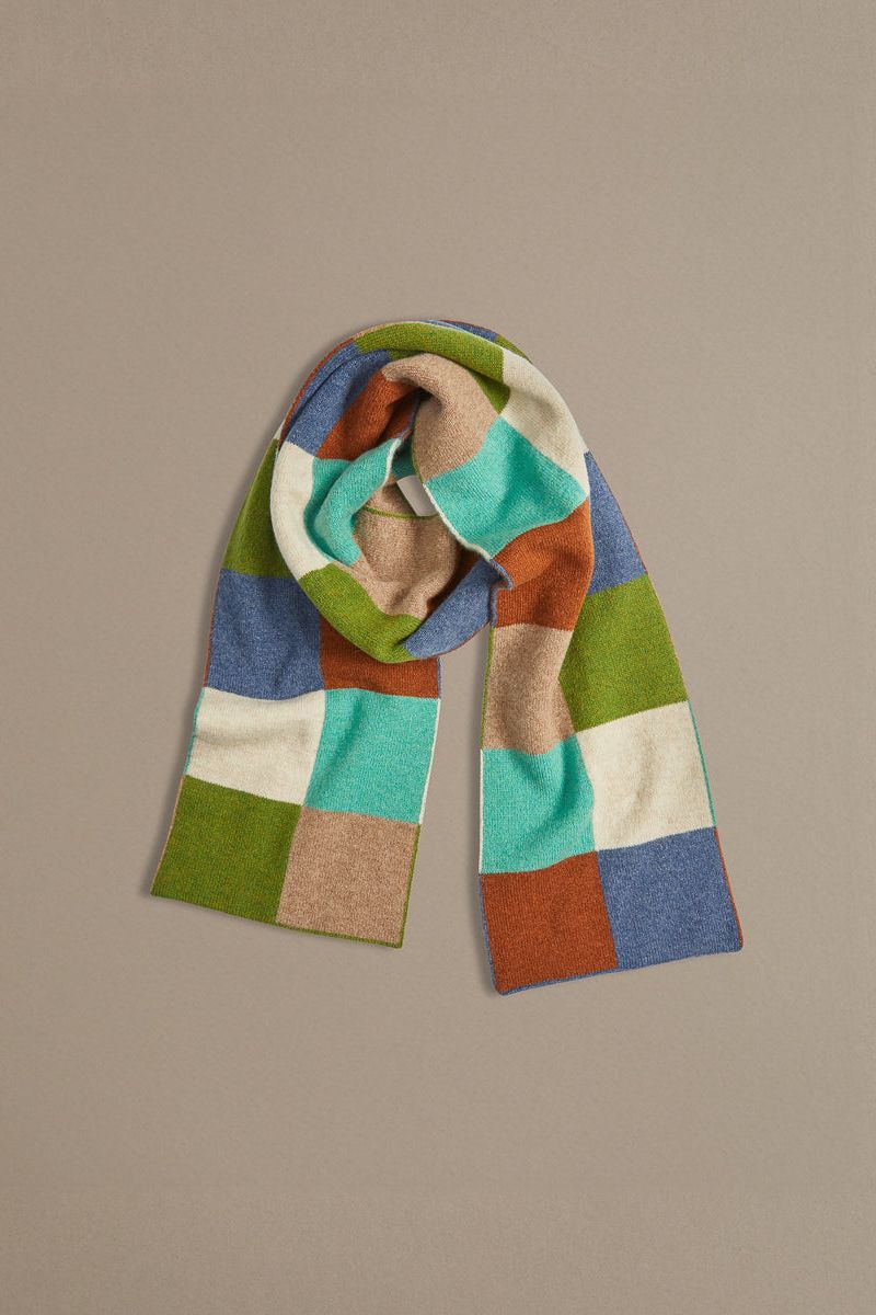 Cheguerboard scarf matcha green, rust,natural and blue
