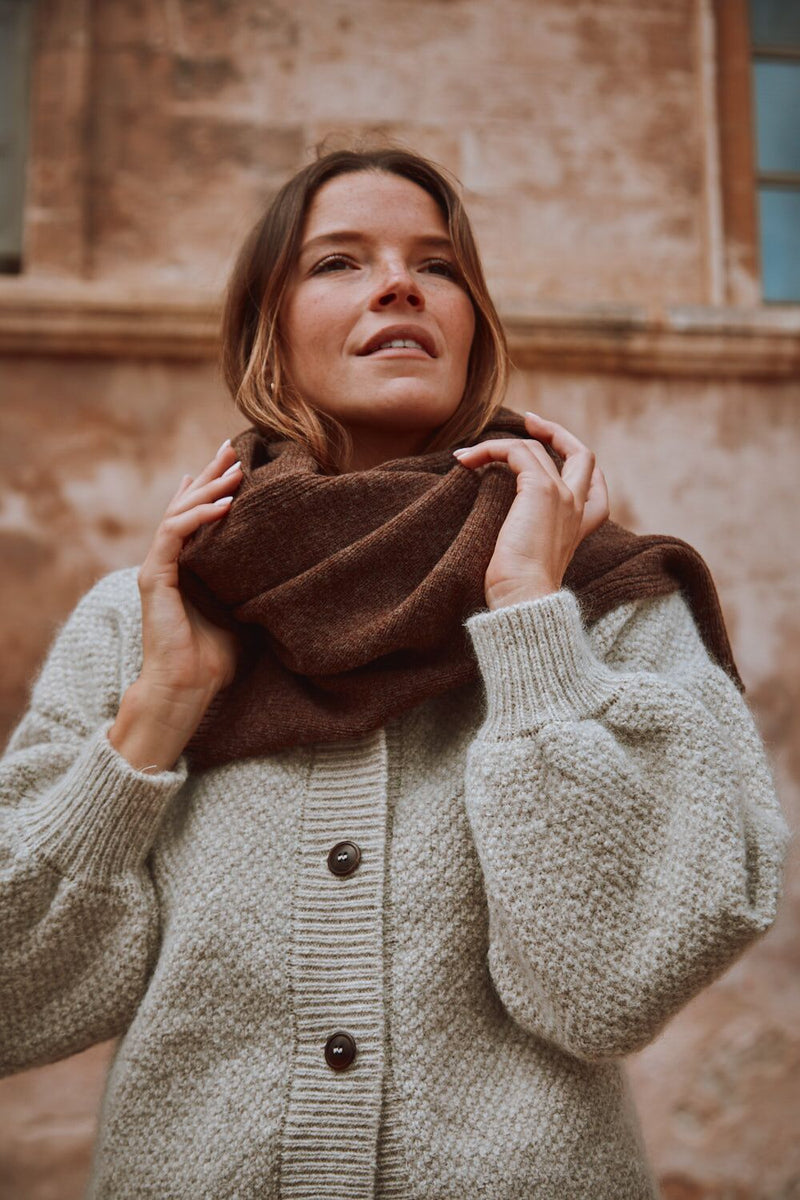 SOLANGE Mega Scarf in Merino Wool - Chocolate - 100% cruelty- free and sustainable knitwear - L'envers 