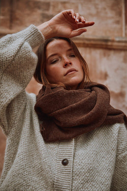 SOLANGE Mega Scarf in Merino Wool - Chocolate - 100% cruelty- free and sustainable knitwear - L'envers 