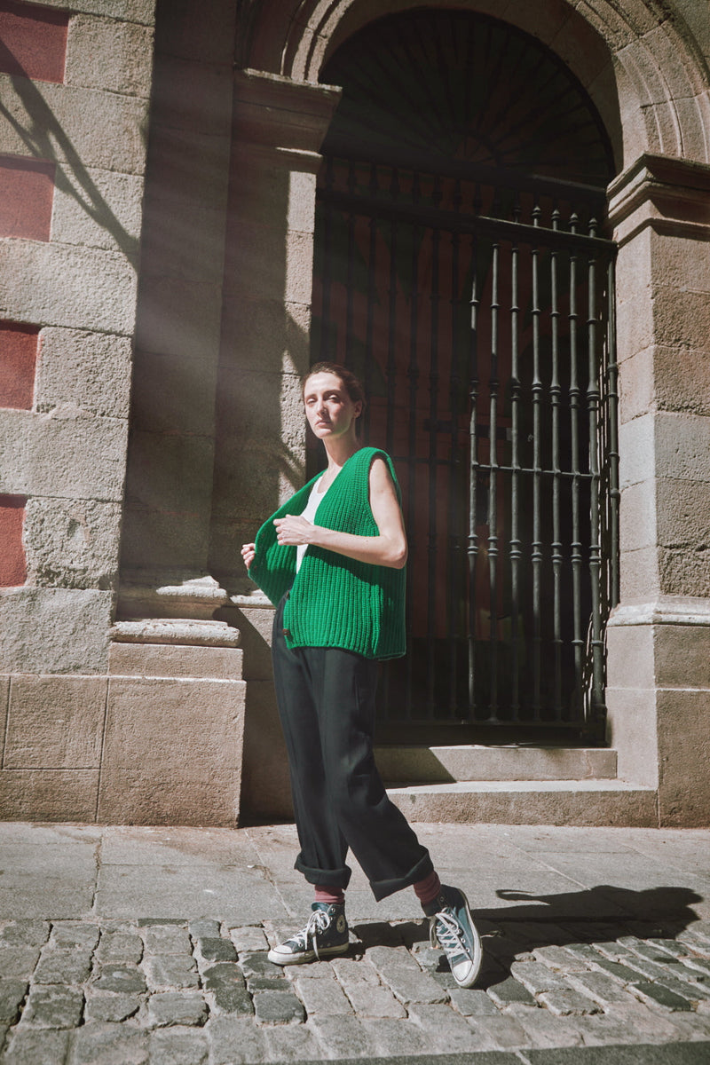 VERA Sleeveless Vest in Merino Wool - Parrot Green