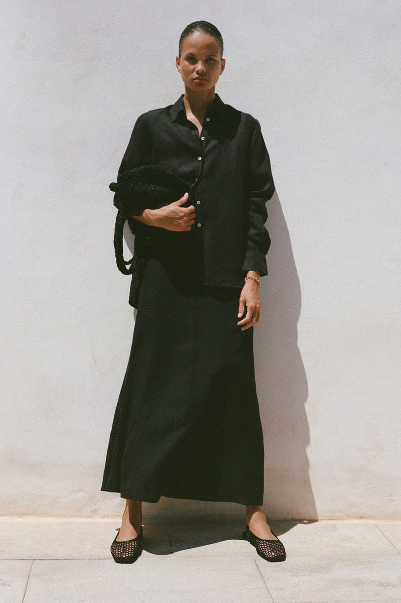 arkitaip Blouses The Gina Oversized Shirt in black