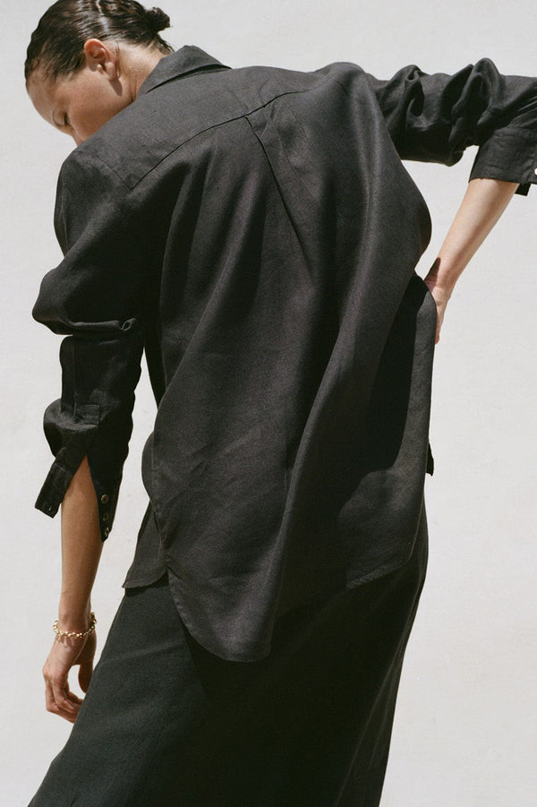 arkitaip Blouses The Gina Oversized Shirt in black