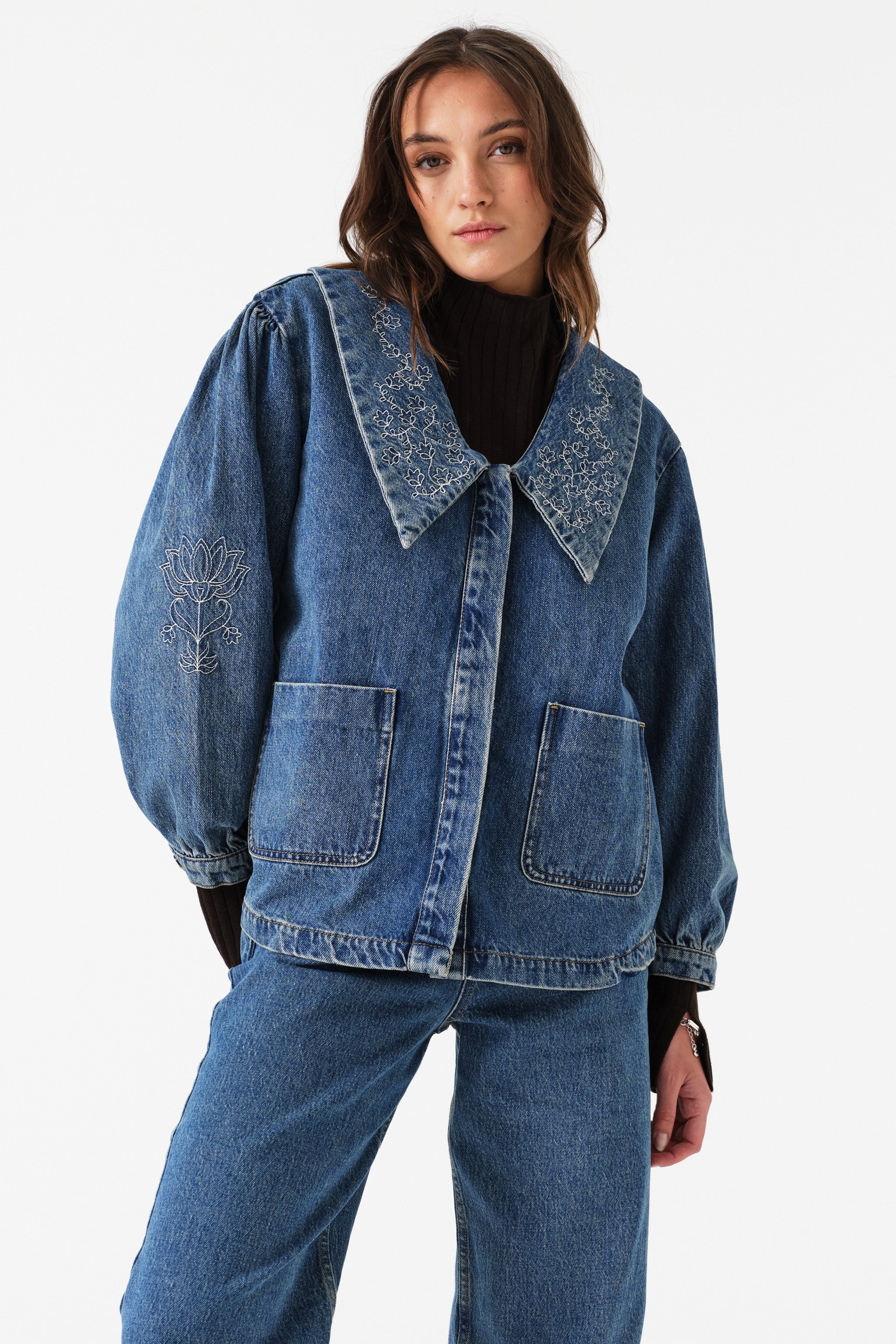 Neve Flower-Embroidered Denim Jacket in Pasadena