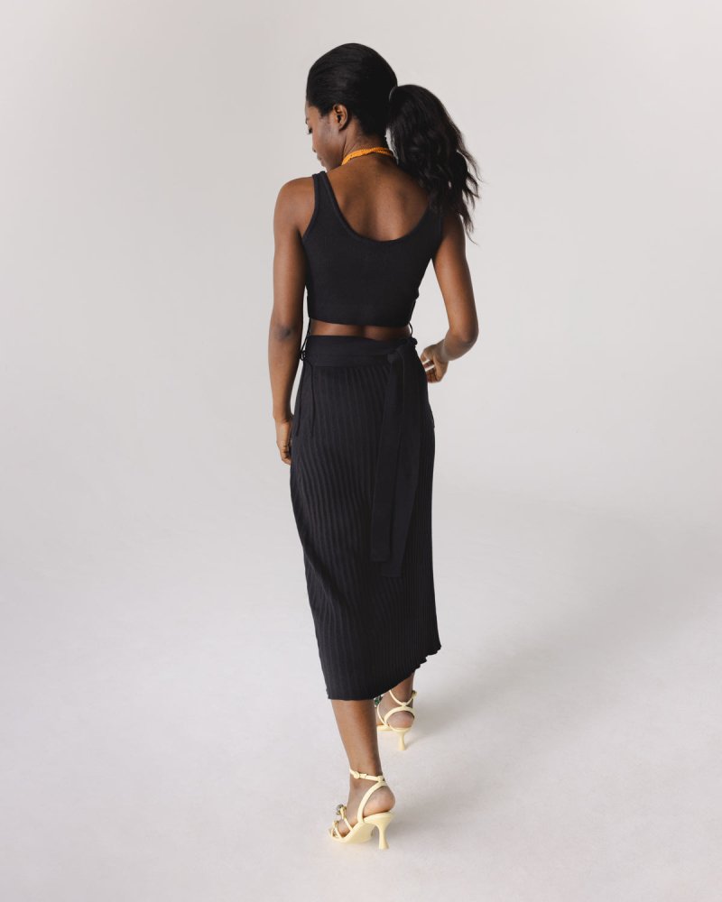 Šatrija Set: Black Cotton Wrap Skirt & Drebulė Crop Top
