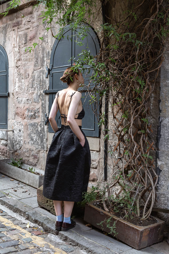 backless black blouse