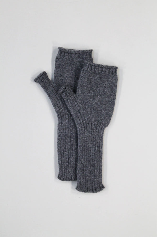 The Nora Lambswool Mittens in Warm Grey